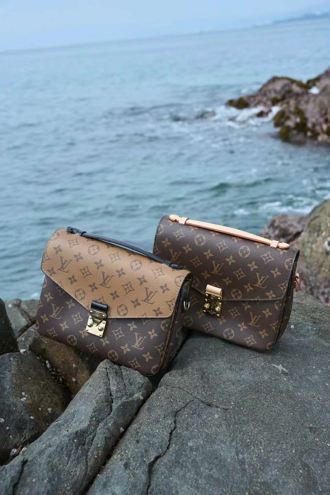 Louis Vuitton Pochette MéTis Bag M44875/44876 view 1