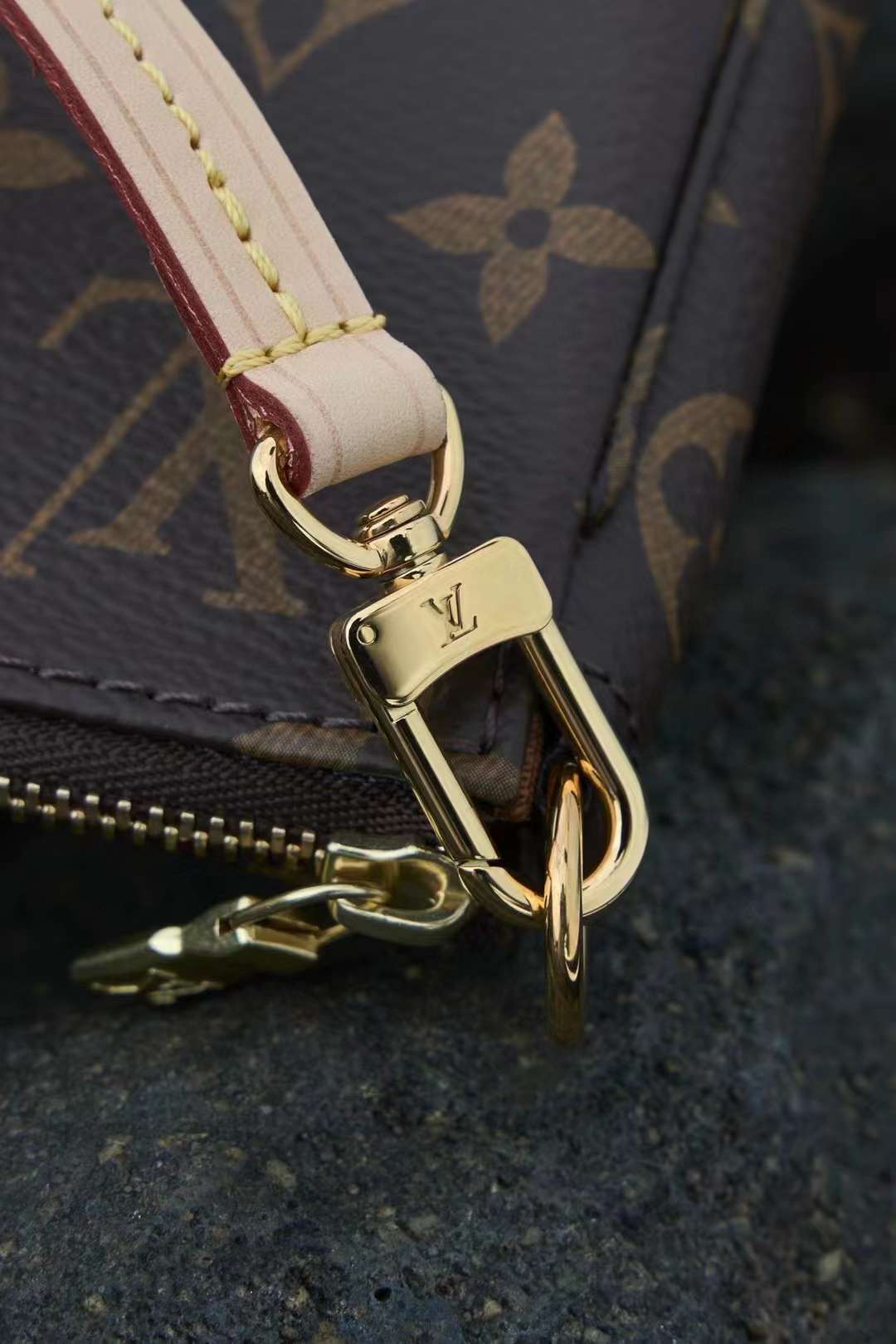 Louis Vuitton Pochette Accessoires Bag M40712 view 5