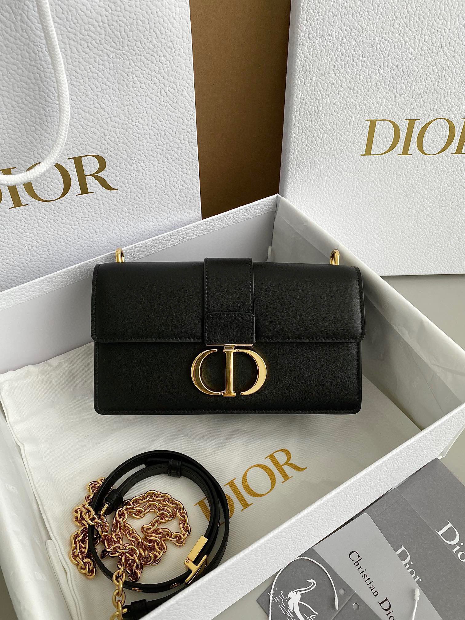 Dior 30 Montaigne Bag view 1
