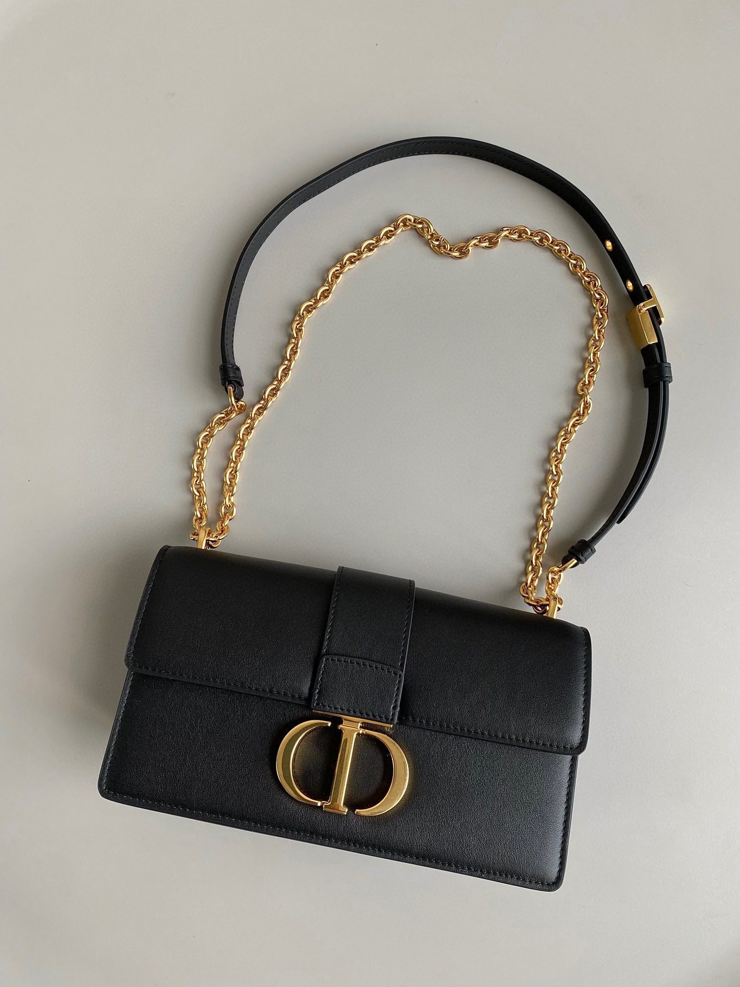 Dior 30 Montaigne Bag view 2