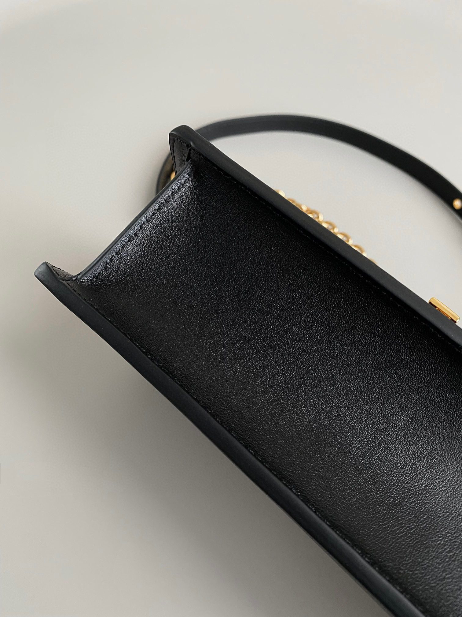 Dior 30 Montaigne Bag view 4