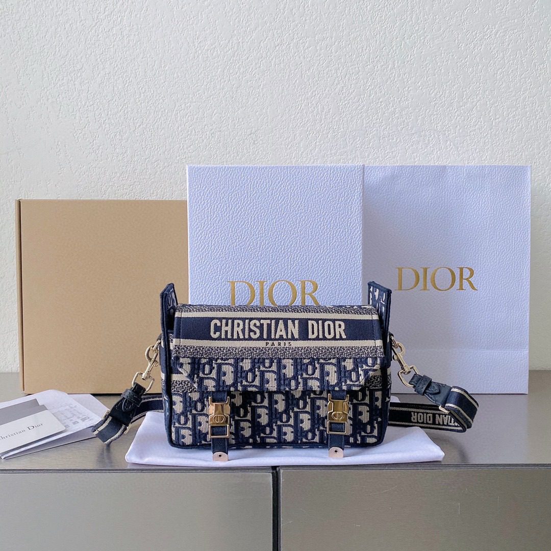 Dior camp Bag view 1