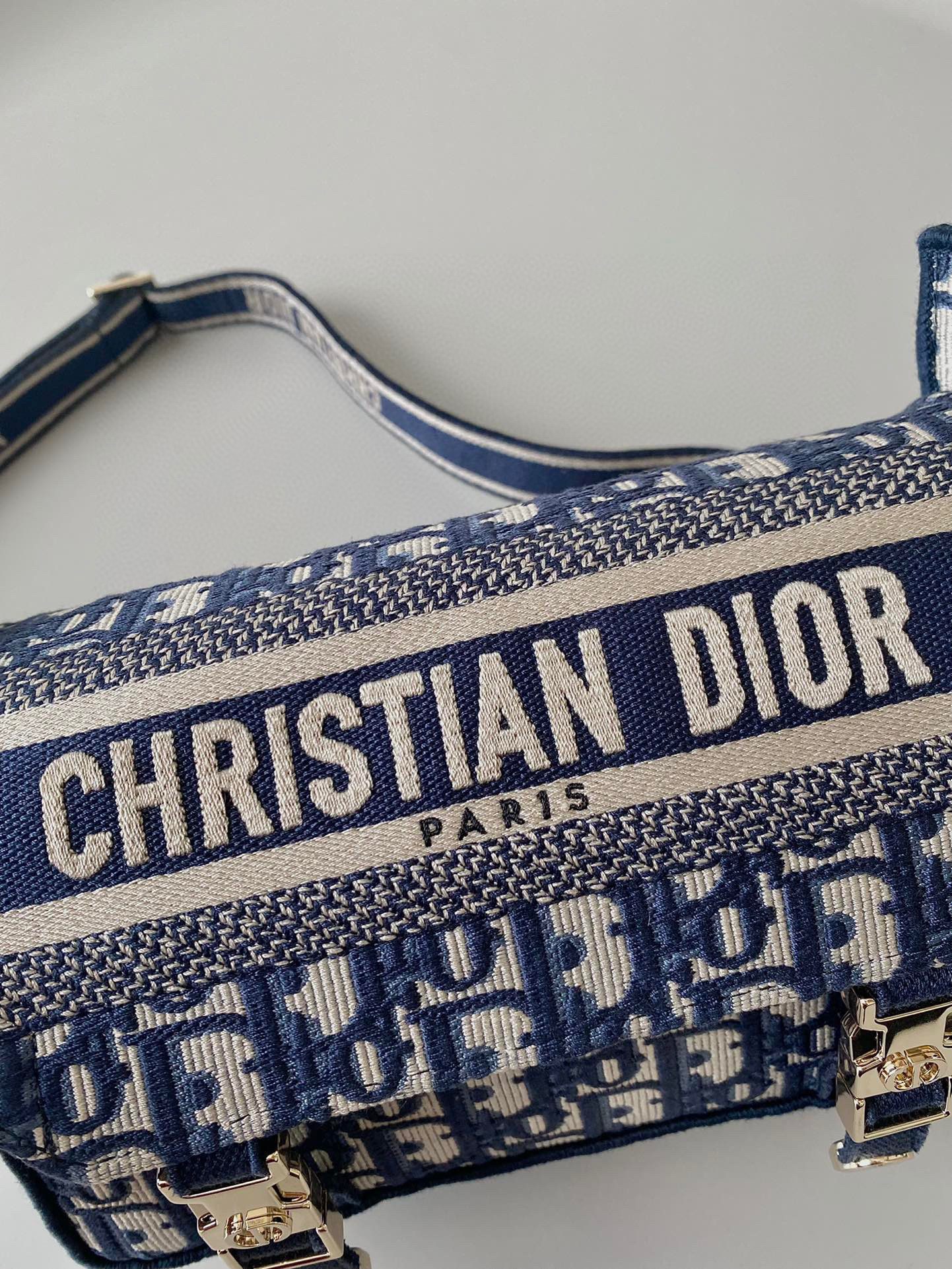 Dior camp Bag view 4