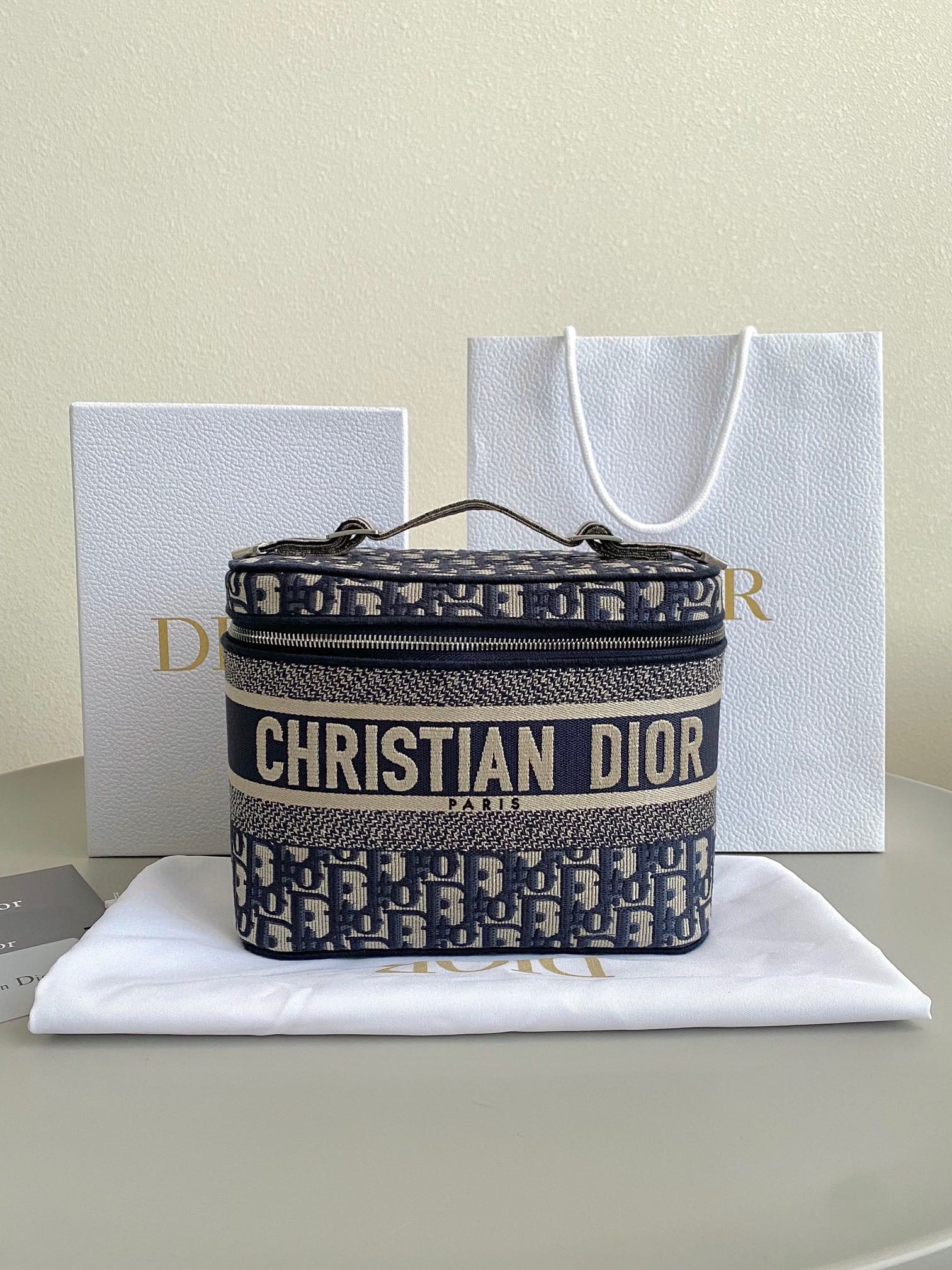 Dior Oblique Vanity view 1