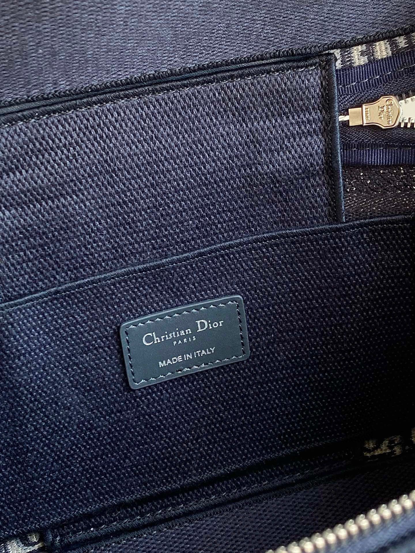 Dior Oblique Vanity view 5