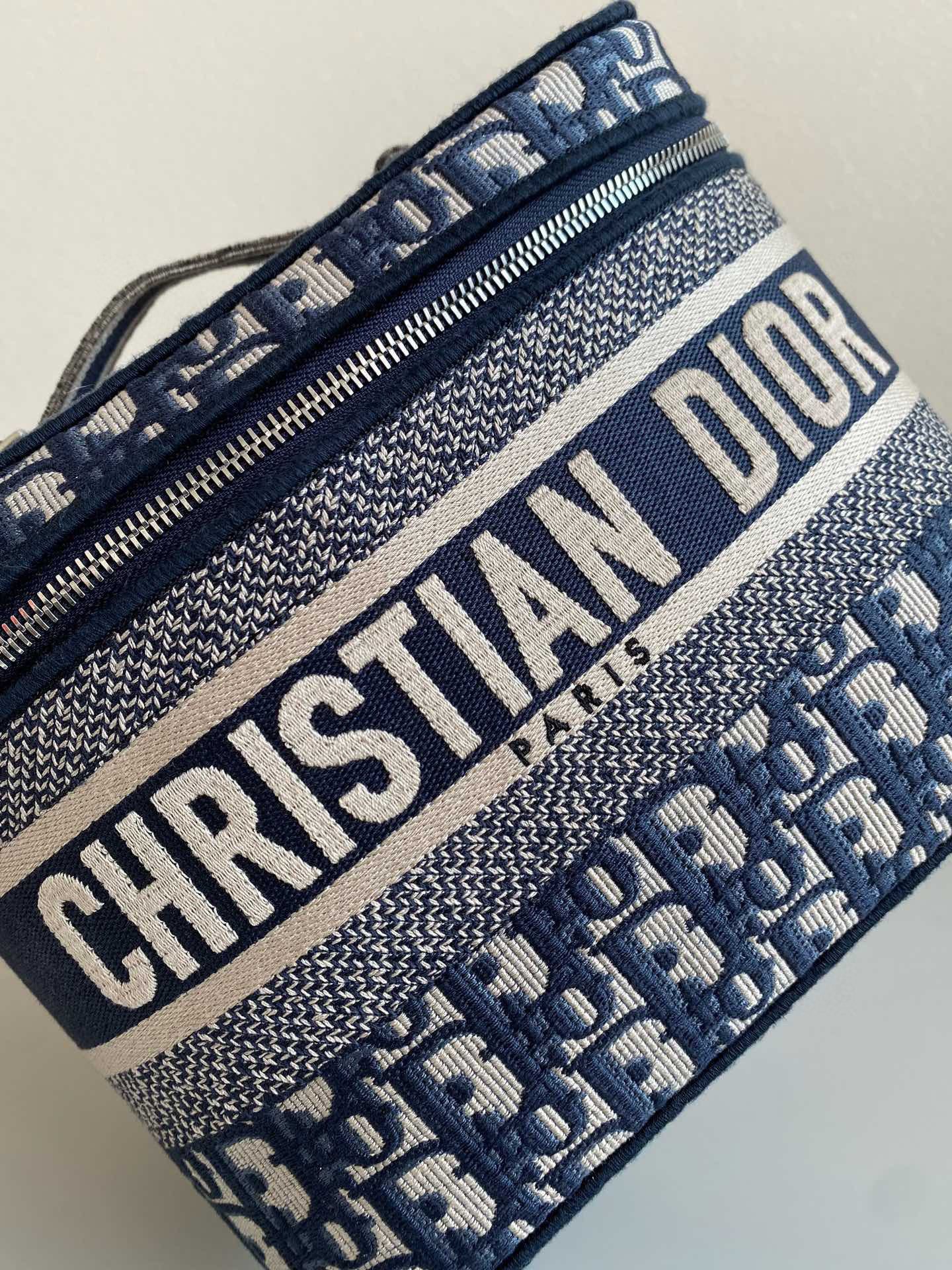 Dior Oblique Vanity view 7