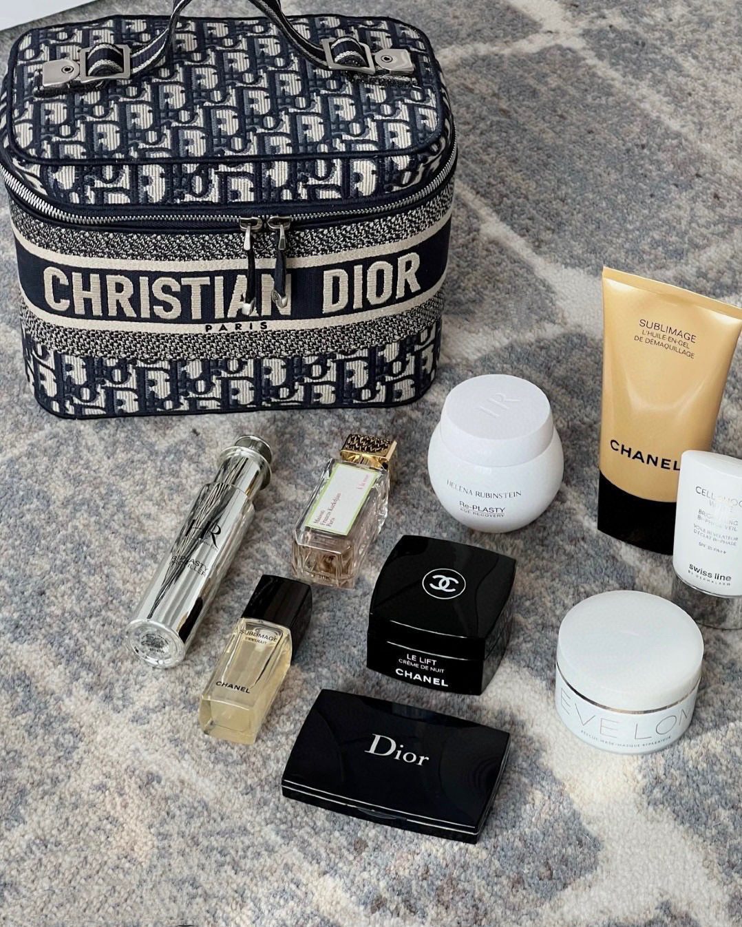 Dior Oblique Vanity view 8