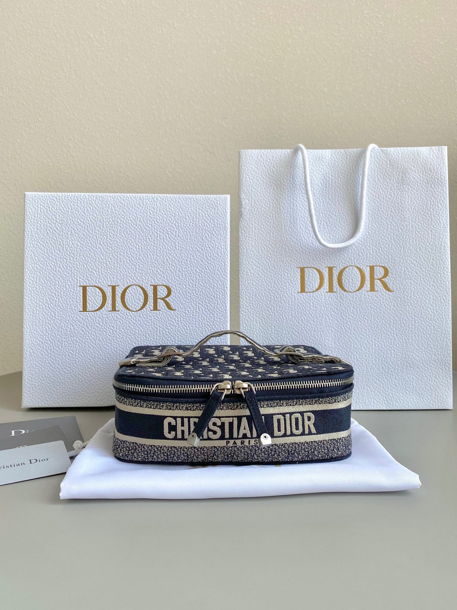 Dior Oblique Vanity view 1