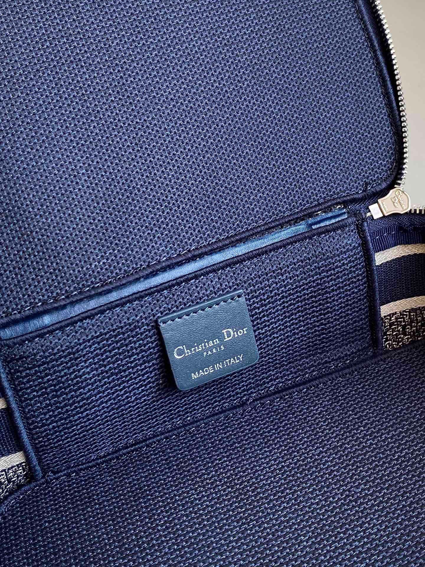 Dior Oblique Vanity view 3