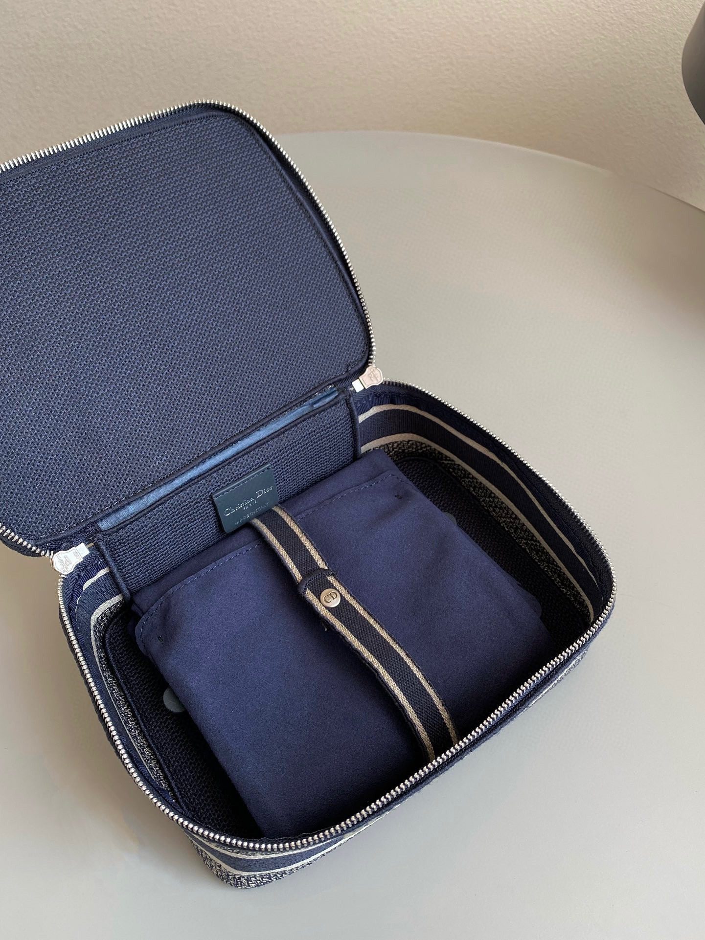 Dior Oblique Vanity view 7