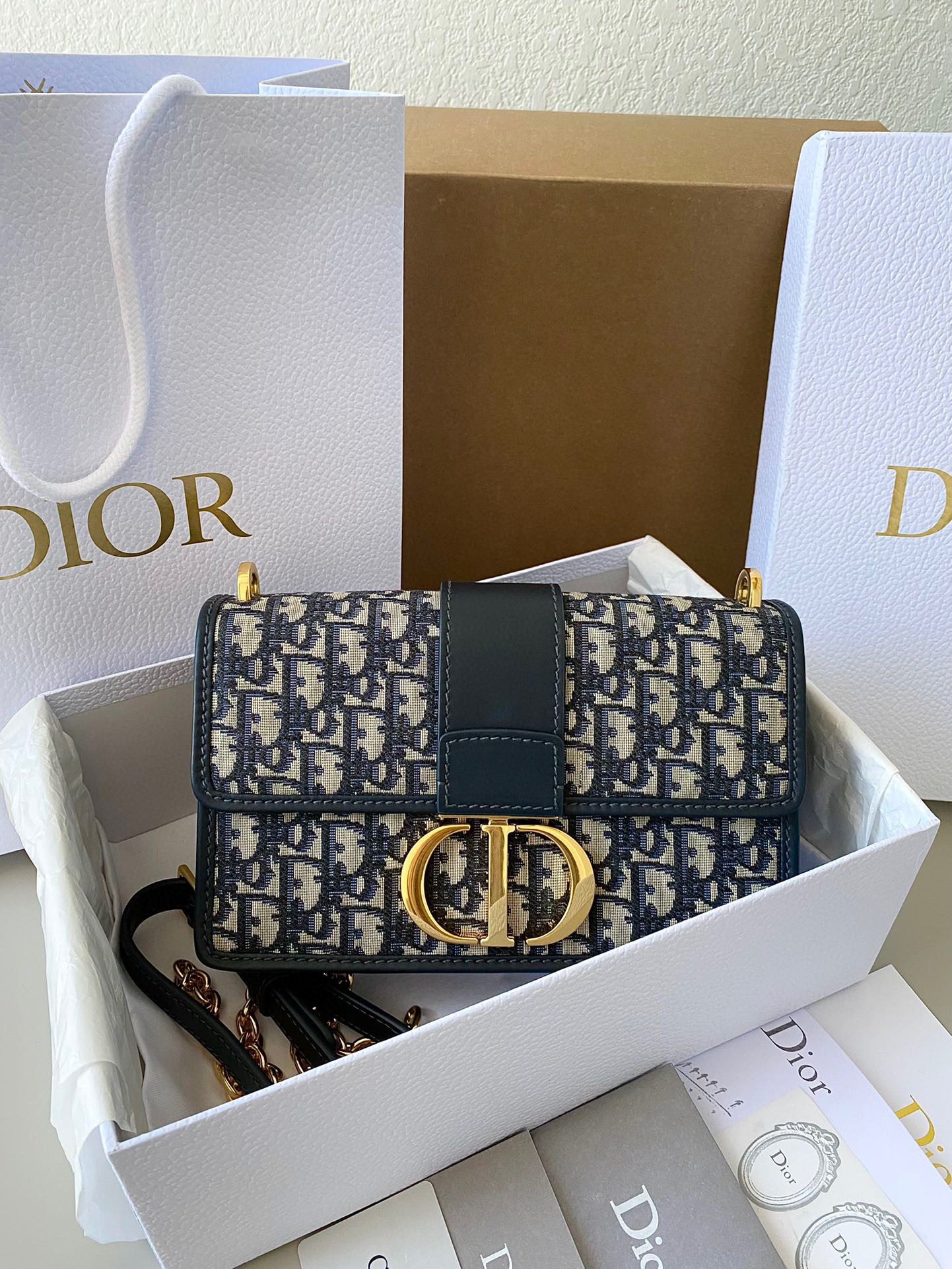 Dior 30 Montaigne Bag view 2