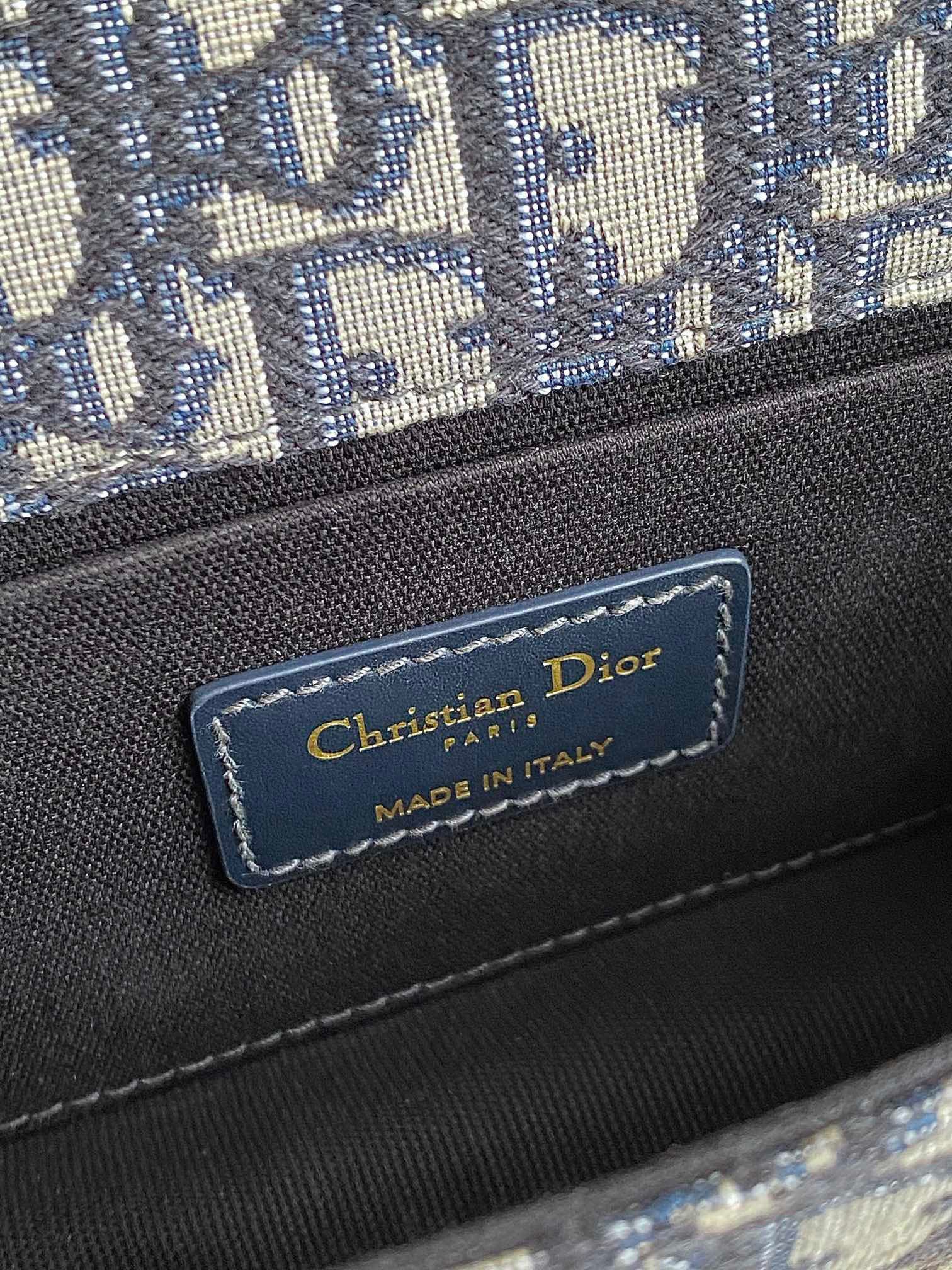 Dior 30 Montaigne Bag view 5