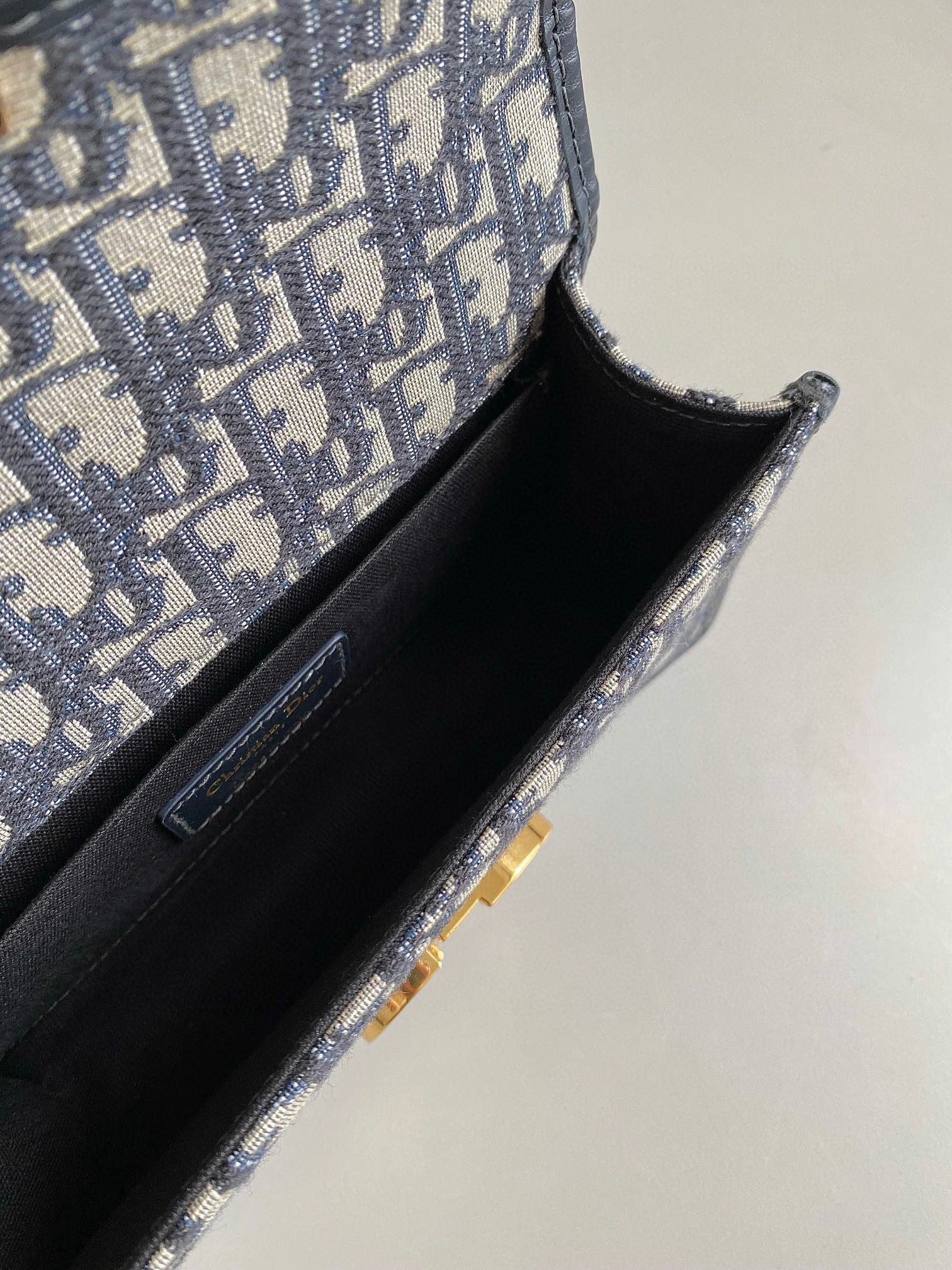 Dior 30 Montaigne Bag view 7