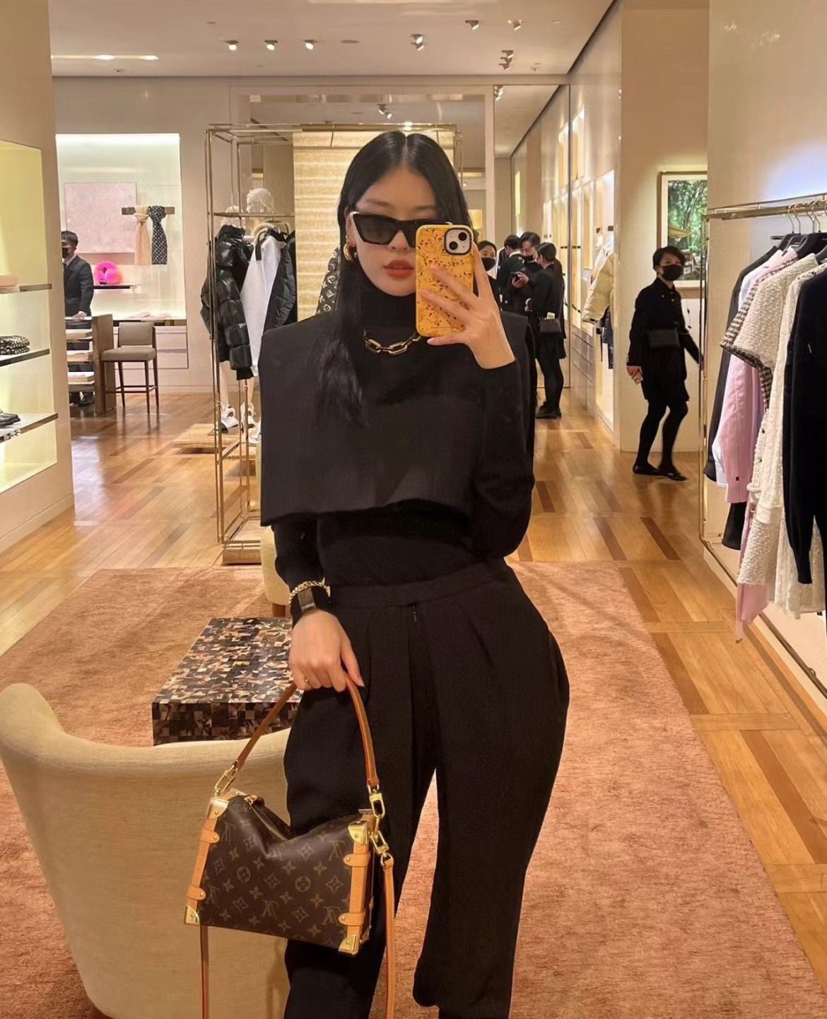 Louis Vuitton Side Trunk M46358 view 2