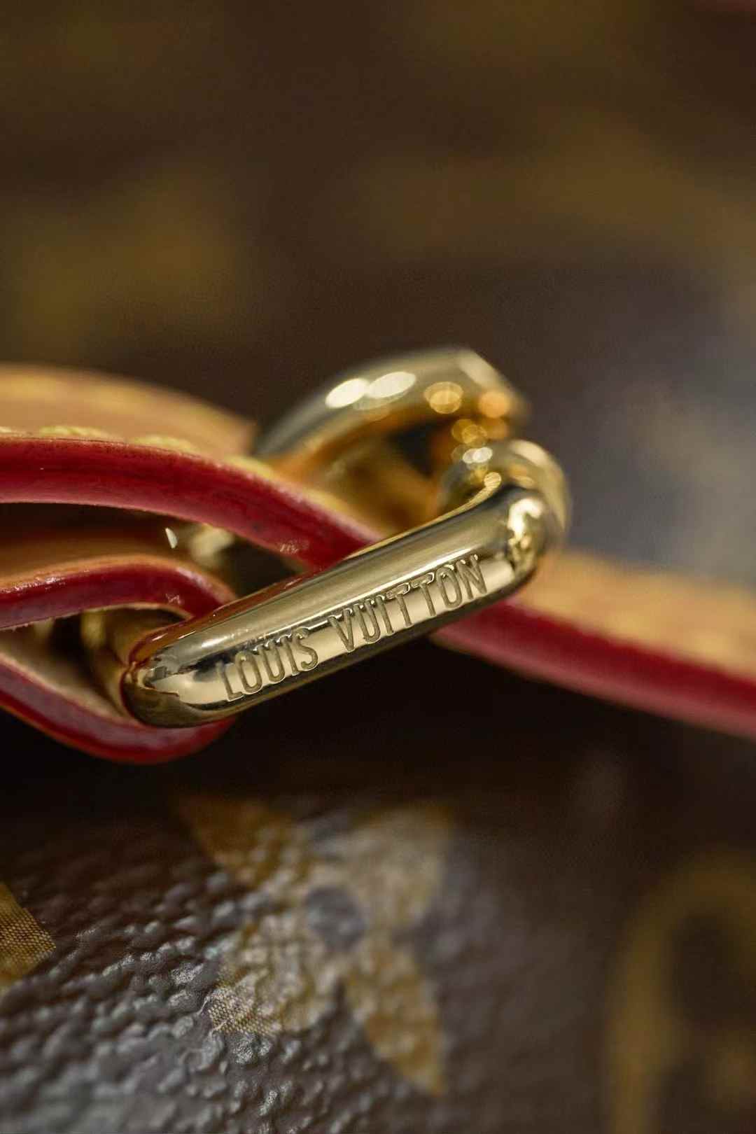 Louis Vuitton Side Trunk M46358 view 9