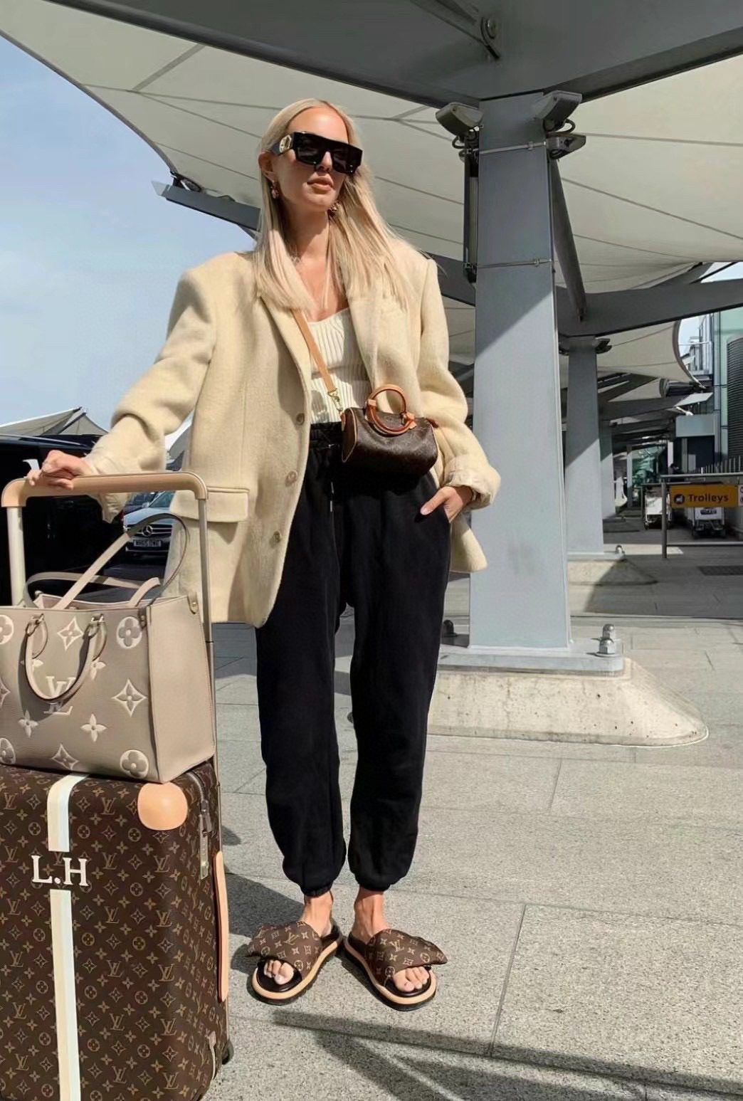 Louis Vuitton Onthego M47373 view 11
