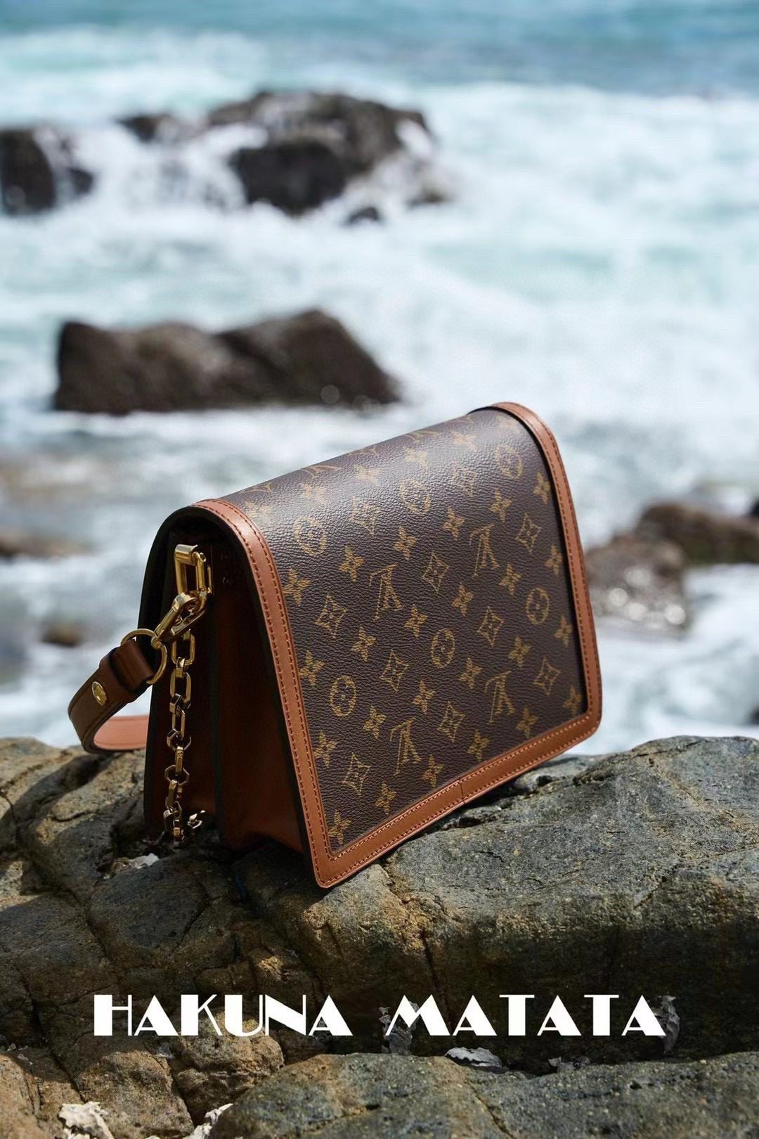 Louis Vuitton Dauphine M45958 view 2