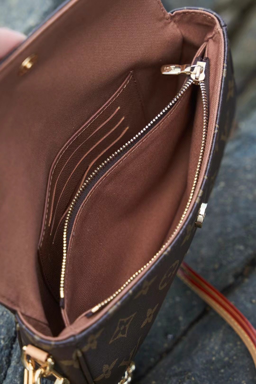 Louis Vuitton Wallet On Chain Ivy M81911 view 4