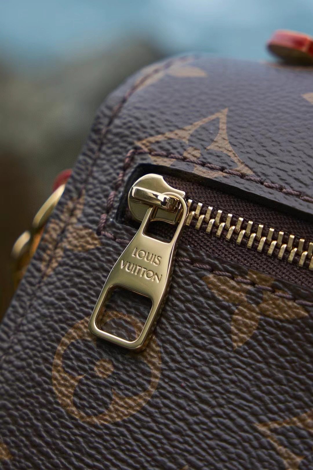 Louis Vuitton Pochette MéTis East West M46279 view 6