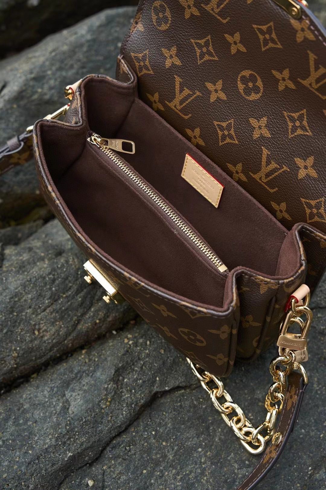 Louis Vuitton Pochette MéTis East West M46279 view 8