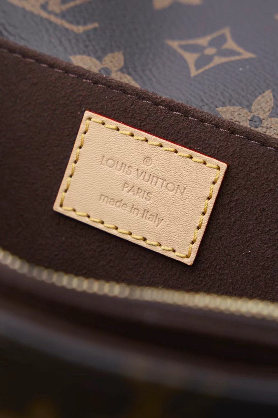 Louis Vuitton Pochette MéTis East West M46279 view 9