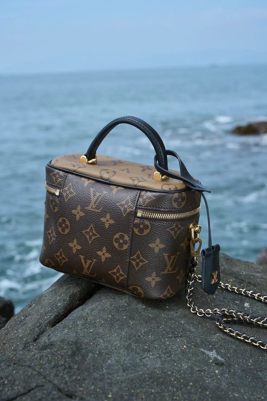 Louis Vuitton Vanity M45165 view 2