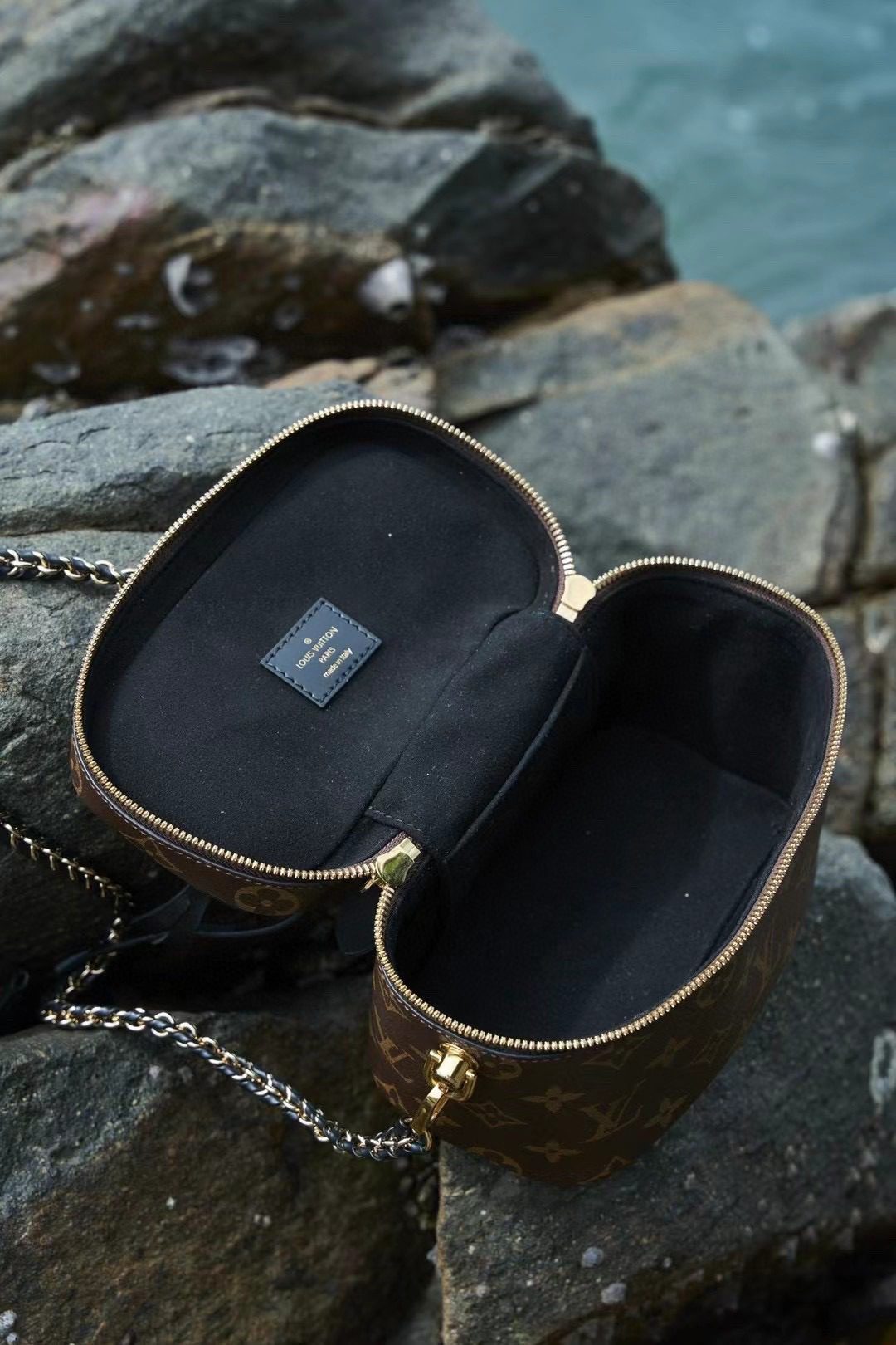 Louis Vuitton Vanity M45165 view 7