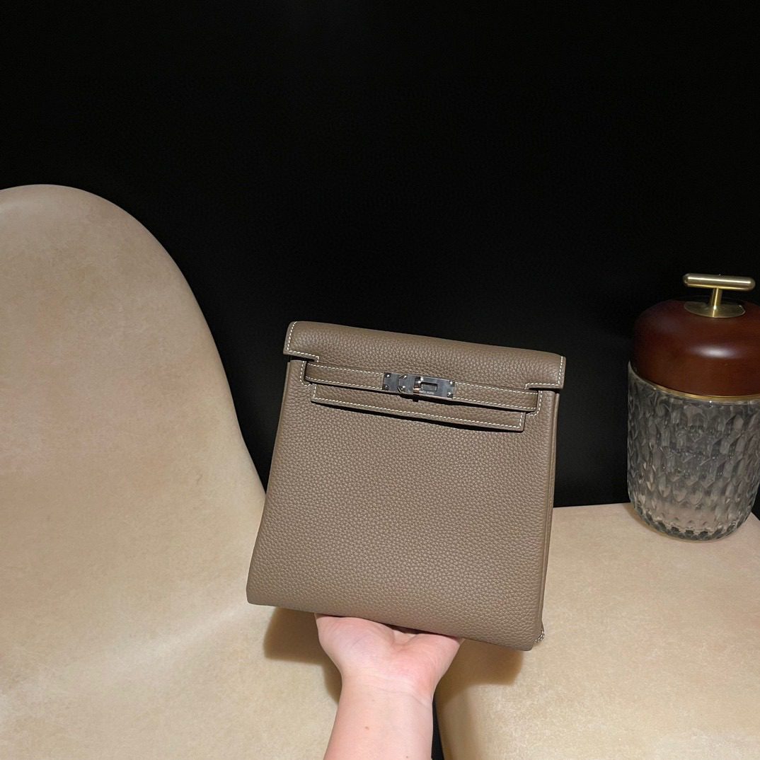 Hermès Kelly Ado Clemence leather view 2