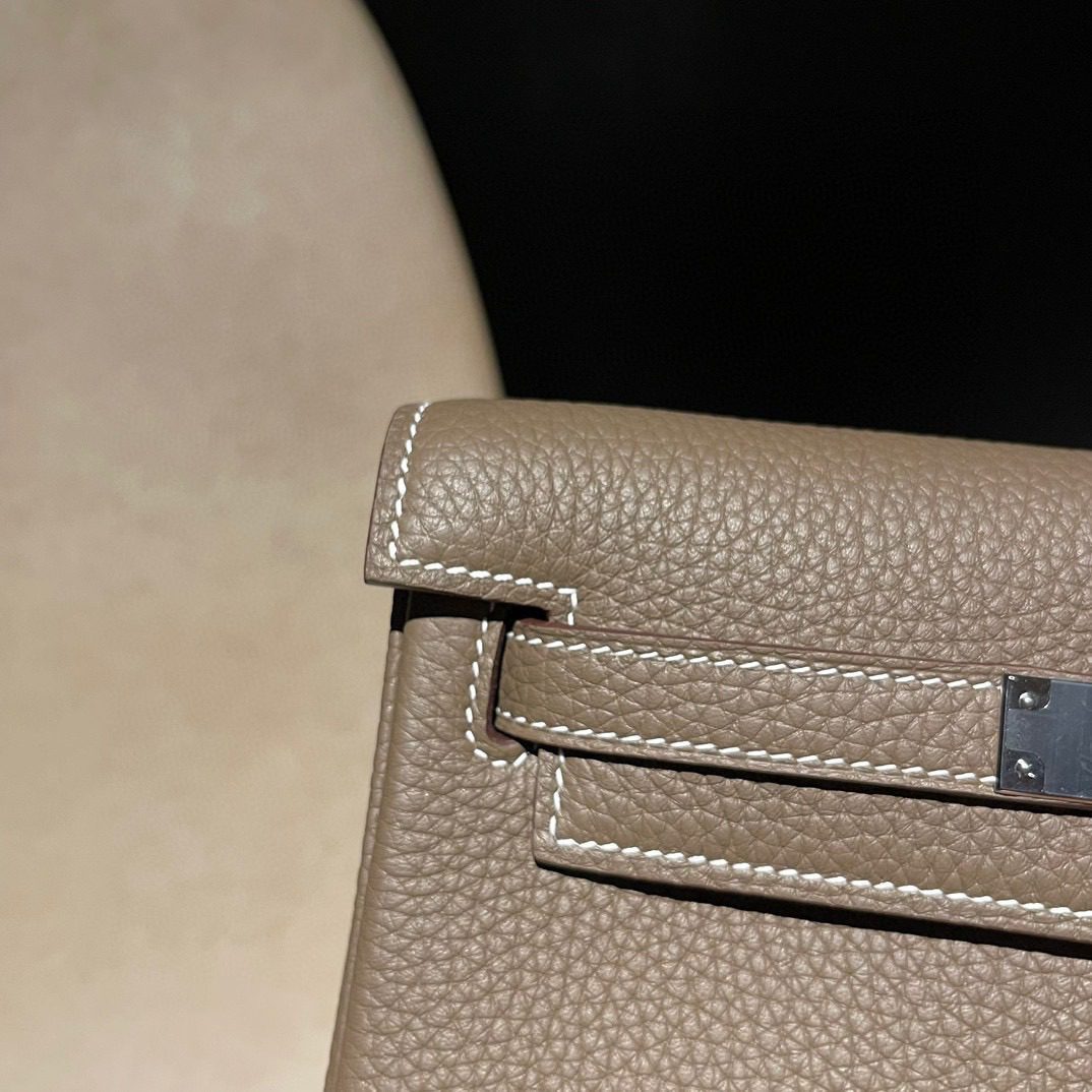 Hermès Kelly Ado Clemence leather view 3