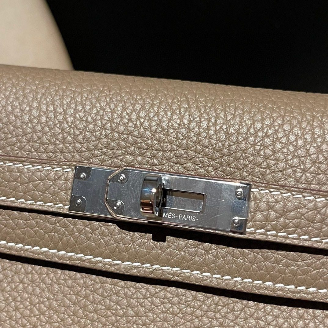 Hermès Kelly Ado Clemence leather view 4