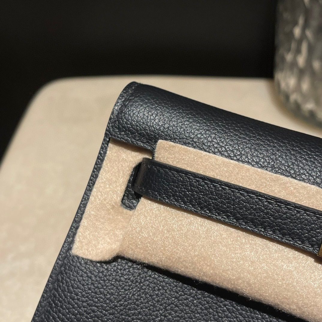 Hermès Kelly Danse Evercolor leather view 3