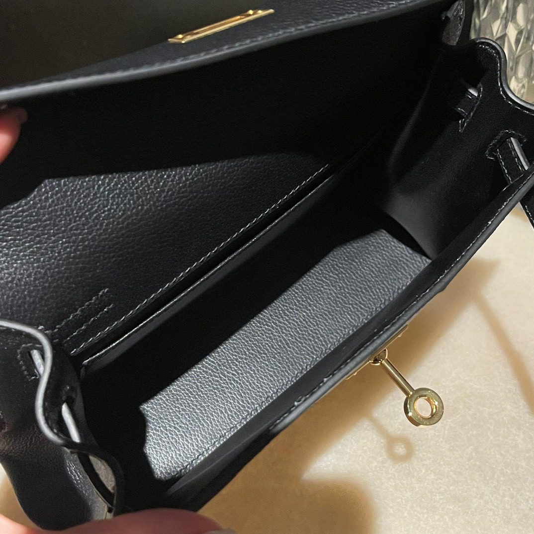Hermès Kelly Danse Evercolor leather view 6
