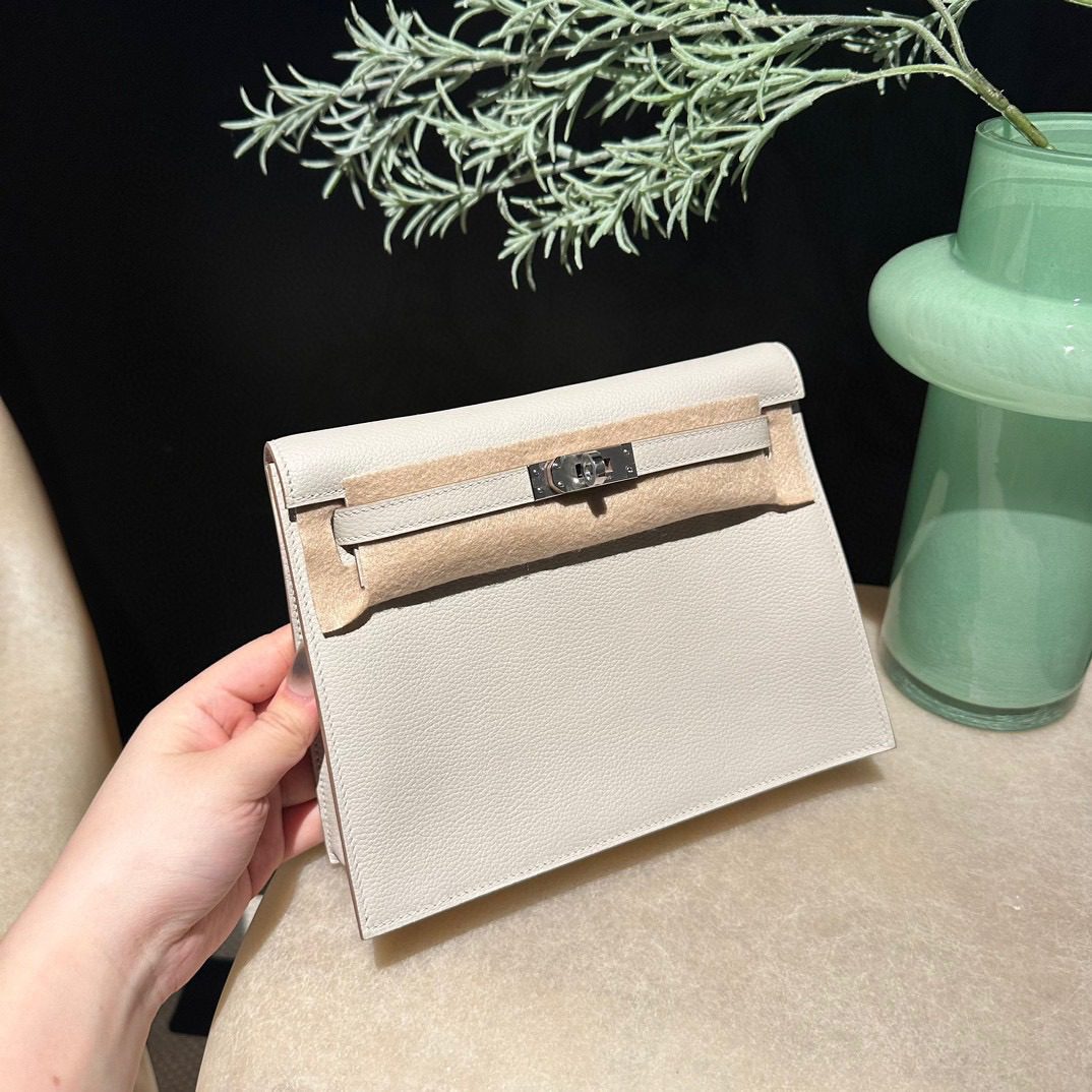 Hermès Kelly Danse Evercolor leather view 1