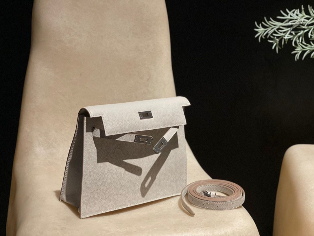 Hermès Kelly Danse Evercolor leather view 2