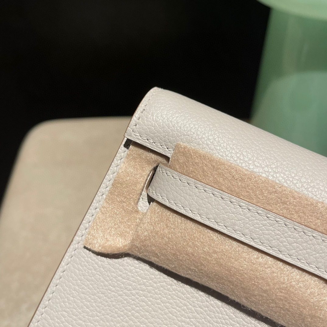 Hermès Kelly Danse Evercolor leather view 4