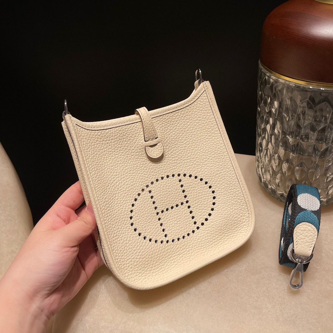 Hermès Mini Evelyne :I2 Clemence leather view 1
