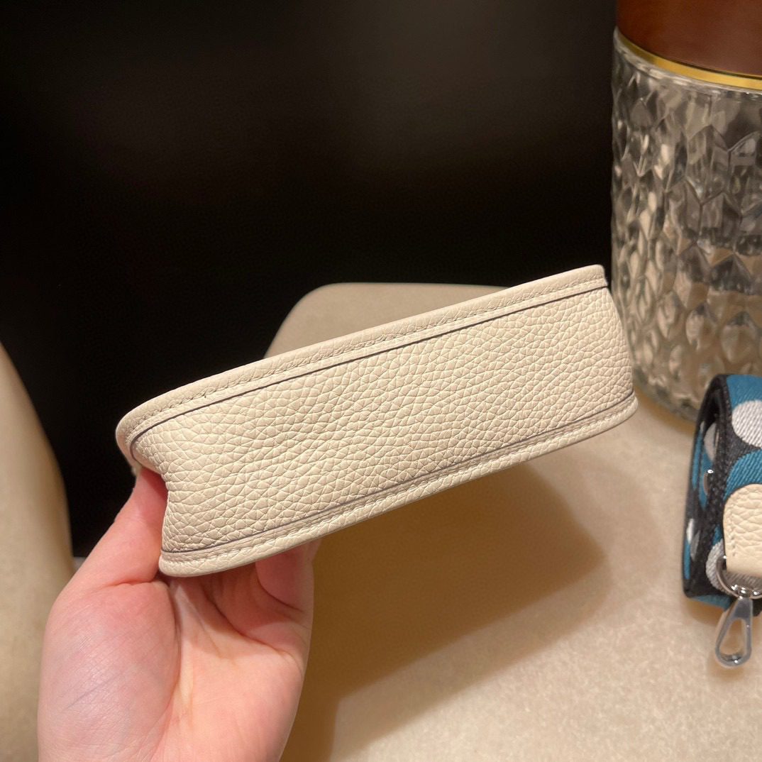 Hermès Mini Evelyne :I2 Clemence leather view 4