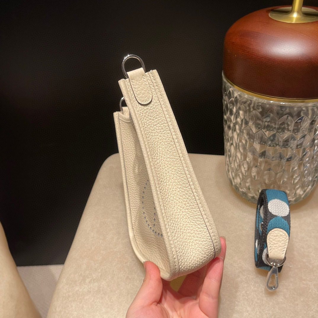 Hermès Mini Evelyne :I2 Clemence leather view 5