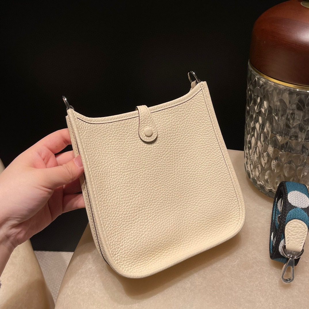 Hermès Mini Evelyne :I2 Clemence leather view 6
