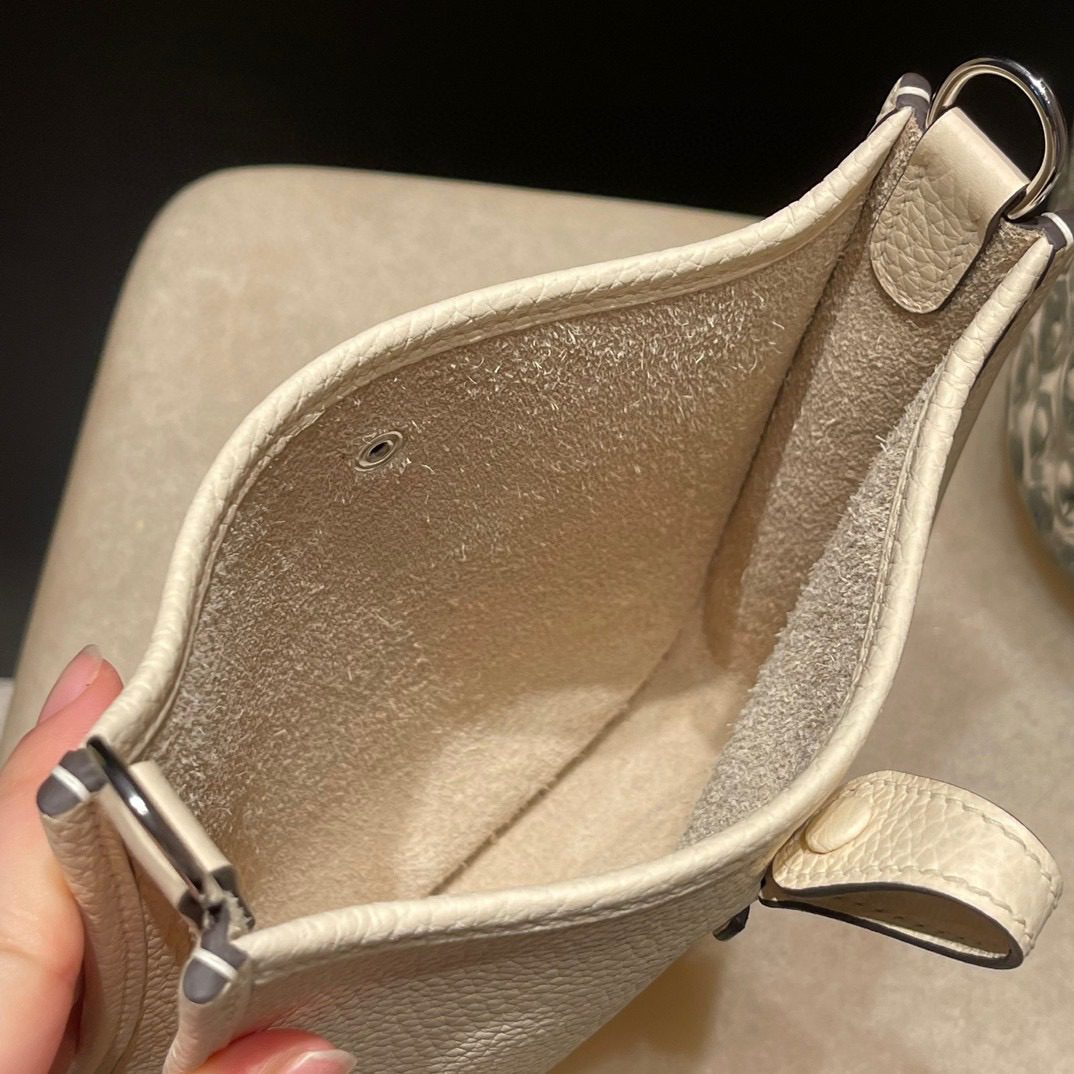 Hermès Mini Evelyne :I2 Clemence leather view 7