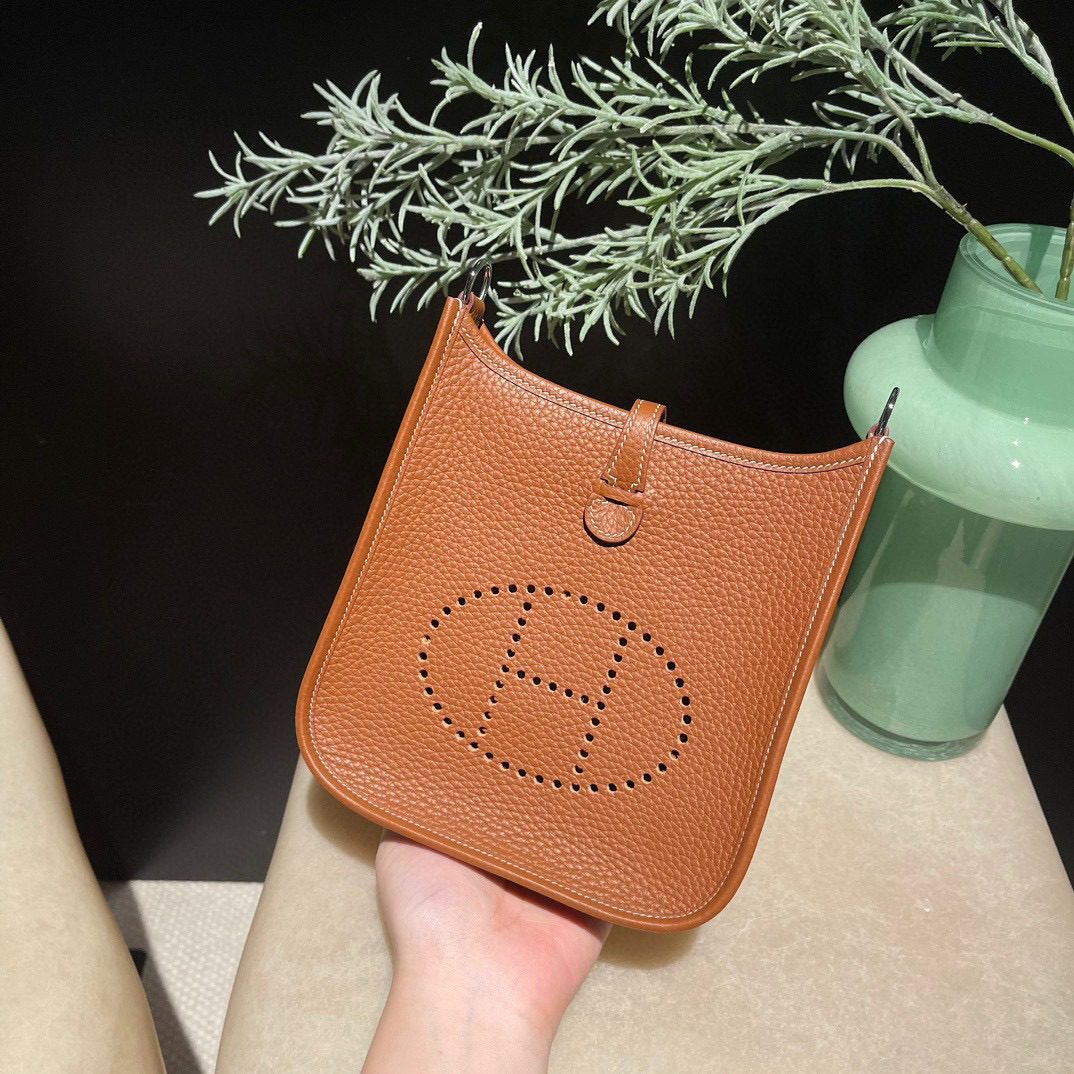 Hermès Mini Evelyne Clemence leather view 2