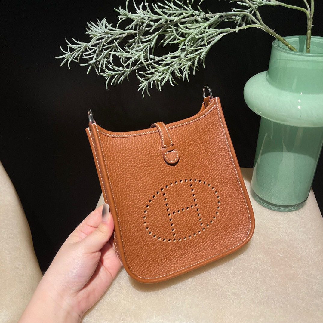 Hermès Mini Evelyne Clemence leather view 3