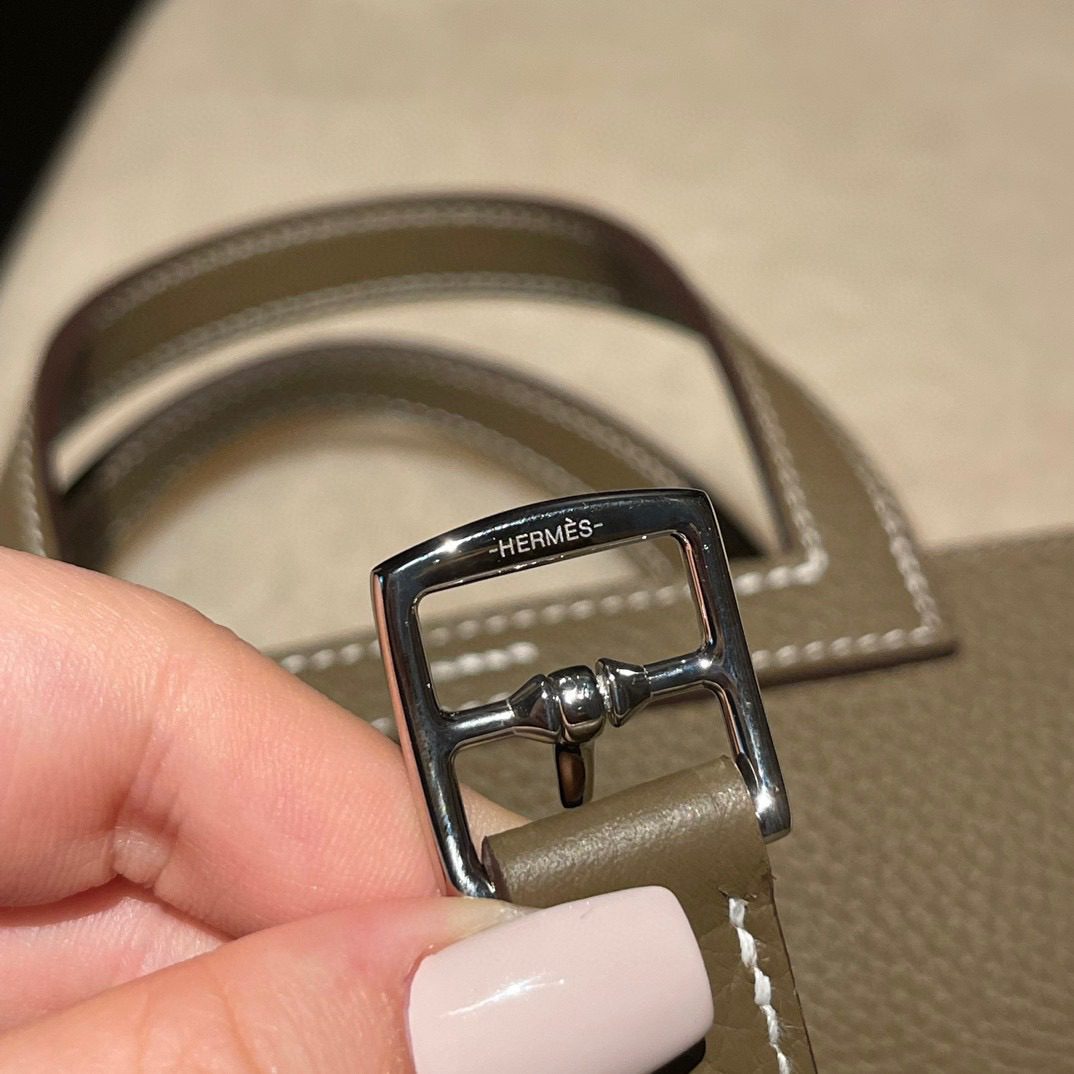Hermès Halzan 25 Clemence leather view 3