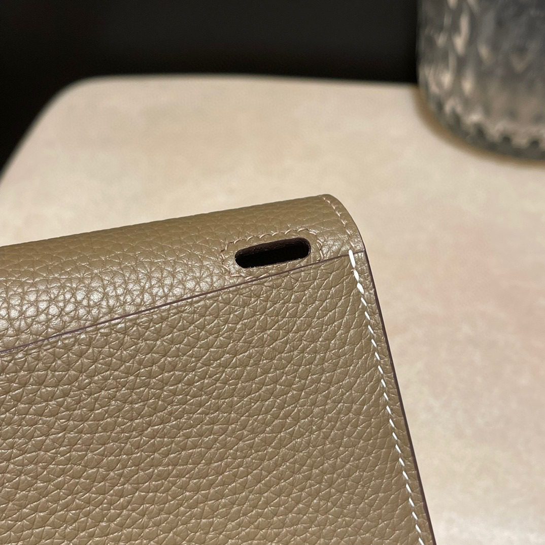 Hermès Halzan 25 Clemence leather view 5