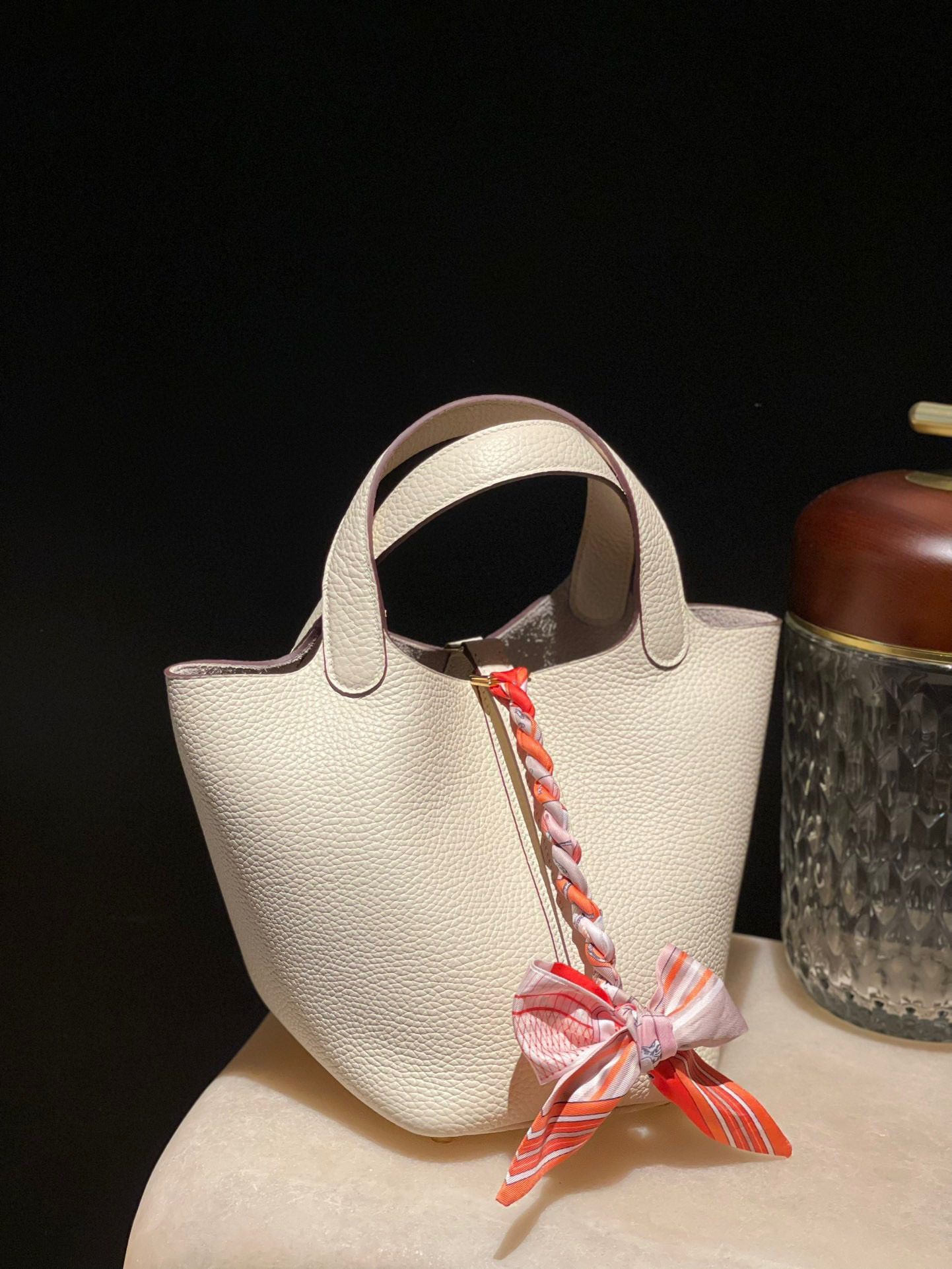 Hermès Picotin Lock 18 Clemence leather view 1
