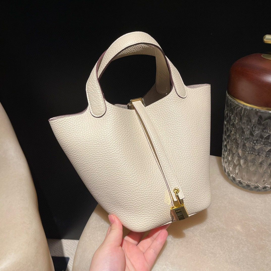 Hermès Picotin Lock 18 Clemence leather view 2
