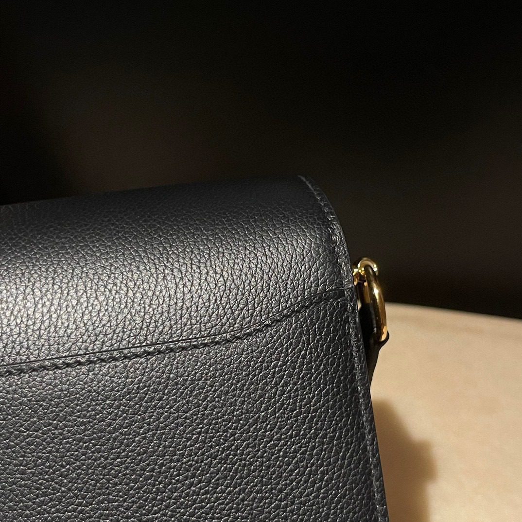 Hermès Roulis 19 Evercolor leather view 5