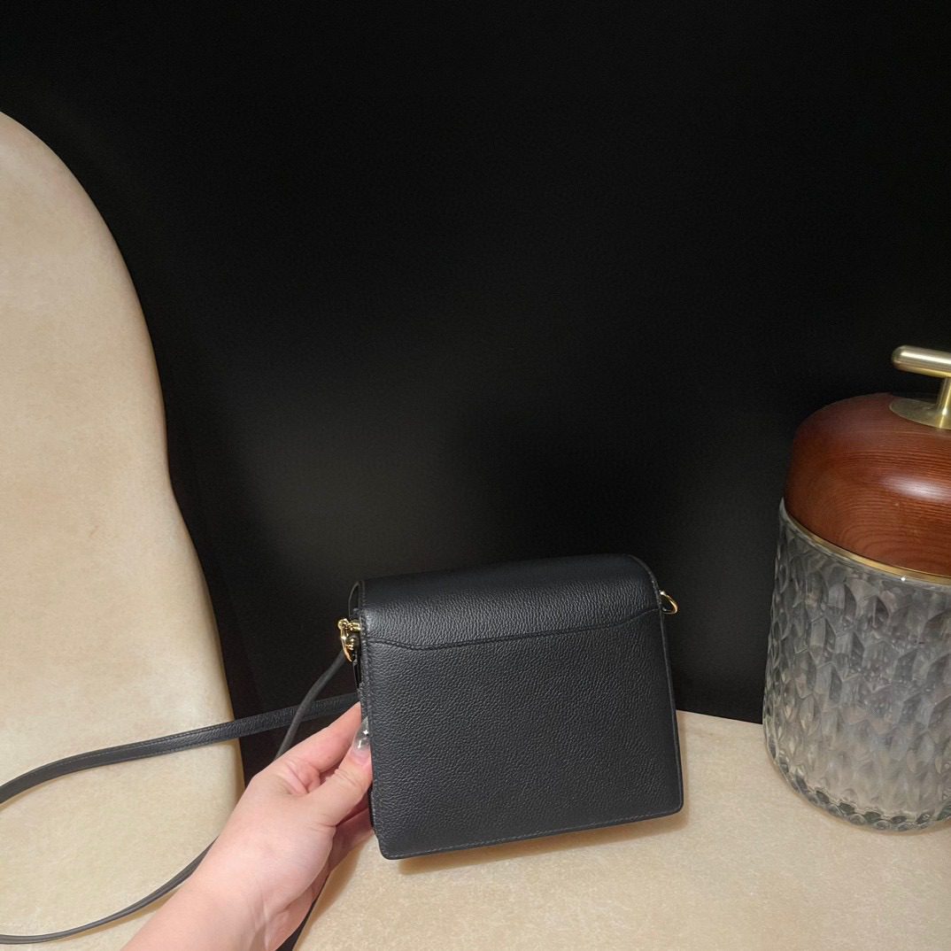 Hermès Roulis 19 Evercolor leather view 8