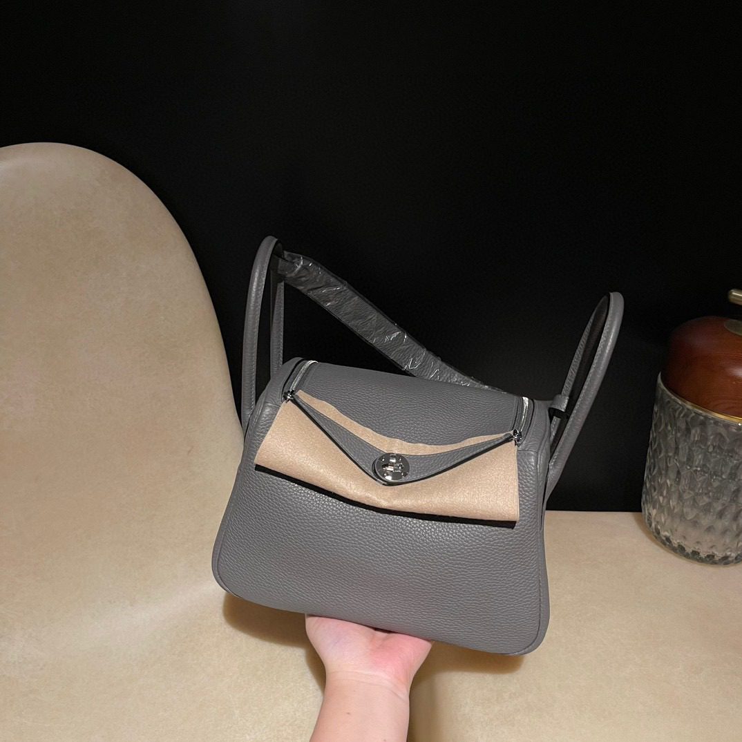 Hermès Lindy 26 :0L Clemence leather view 2