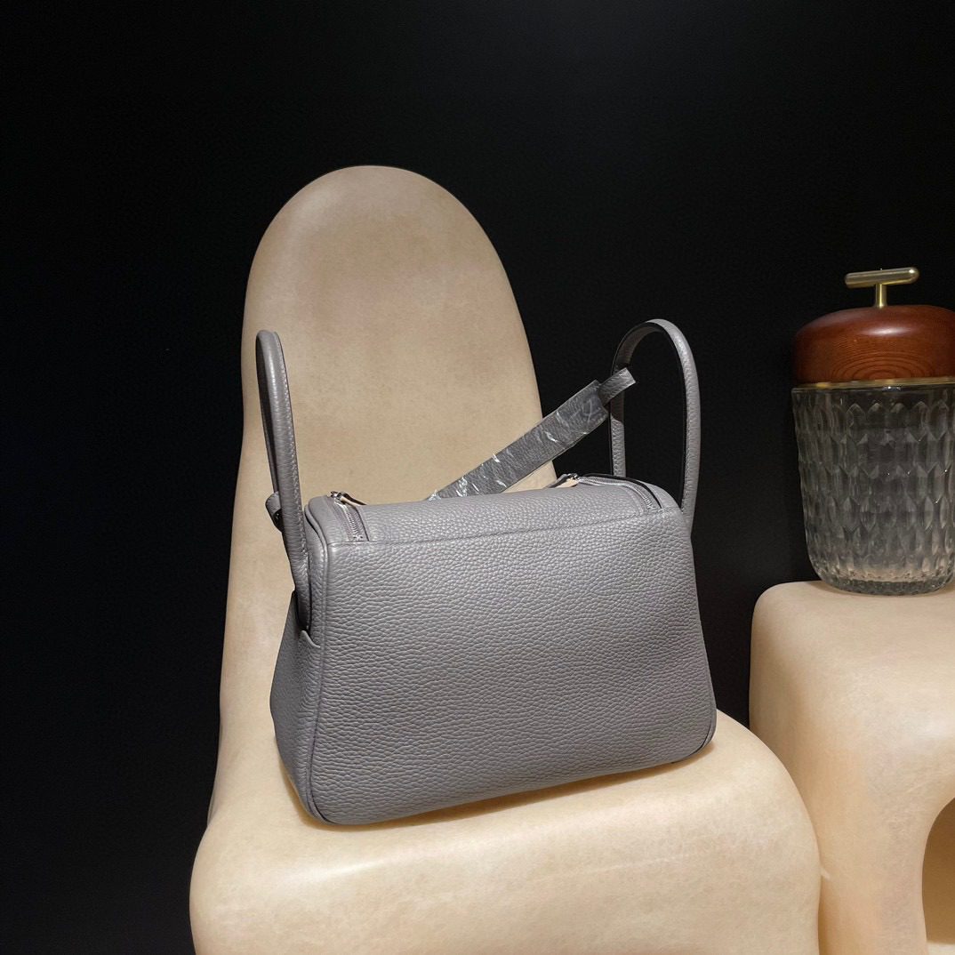 Hermès Lindy 26 :0L Clemence leather view 9